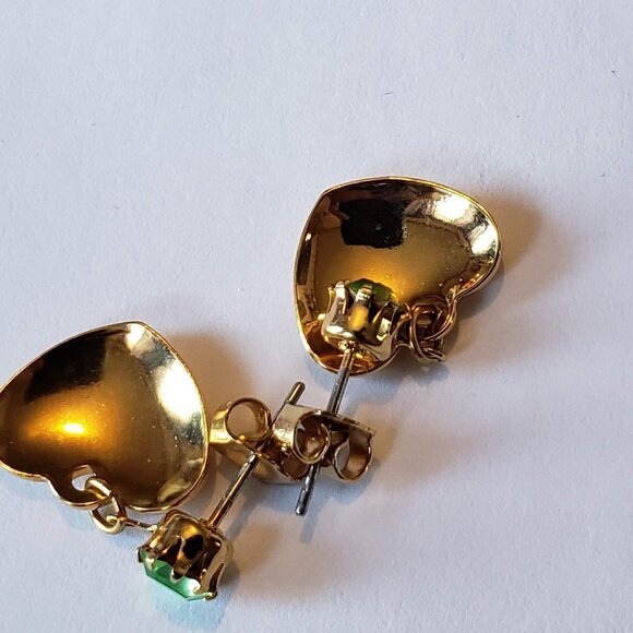 Vintage Gold Green Stone With Heart Charm Dangle Drop Earrings - Picture 2 of 6